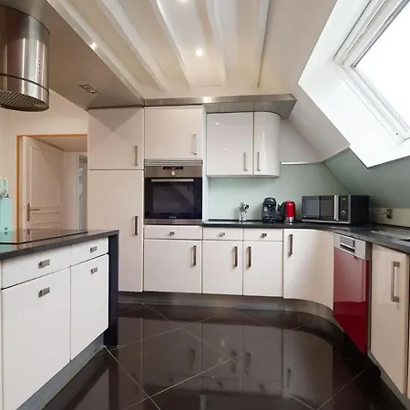 Apartment Le Spacieux - Ideal For Businesses & Families